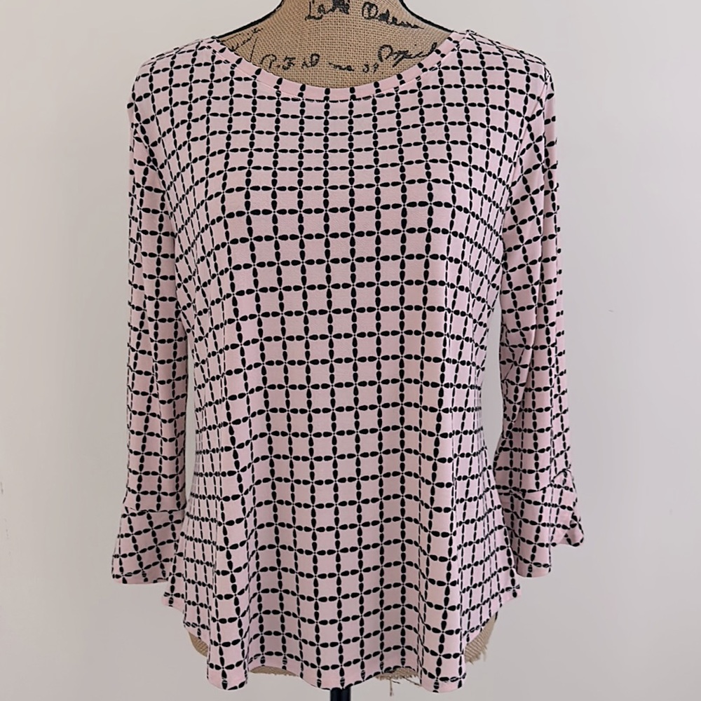 ELLE || 3/4” Tulip Sleeves Blouse. Sz. M